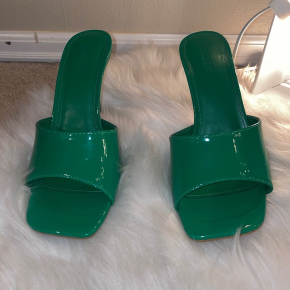 Heels - Picture 3 of 4